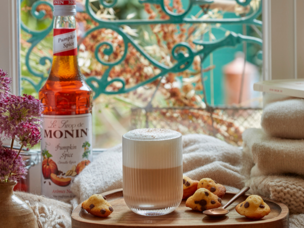 Revisitez les recettes de boissons chaudes de l’automne avec les produits MONIN