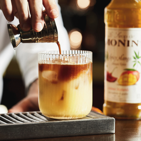 Latte Glacé Mangue Épices + bouteille - Monin France
